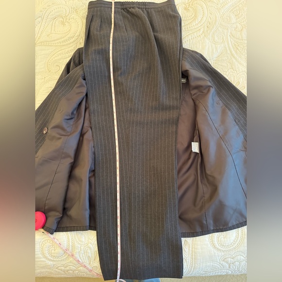 16P LeSuit Charcoal Gray Double Breasted pinstriped pantsuit - Picture 2 of 11
